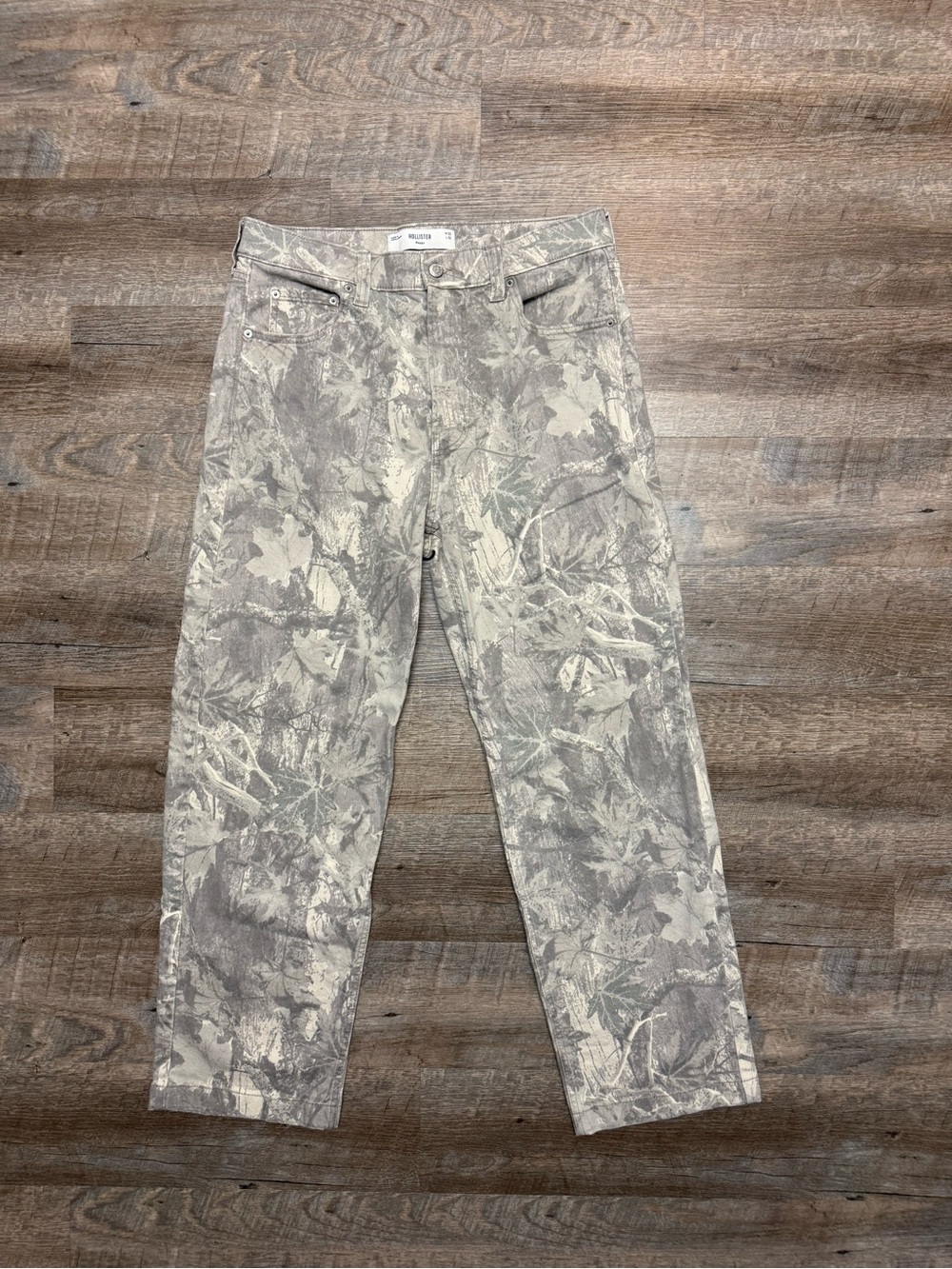 Hollister Neutral Leaf-Print Straight Leg Pants in Gray and Cream